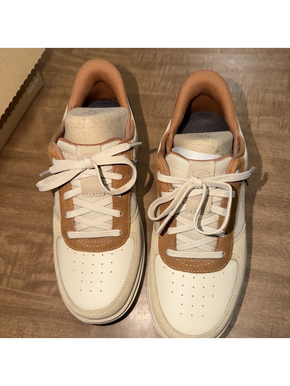 Kizik Brisbane White Pepper Womens Athletic Sneaker Women’s 6